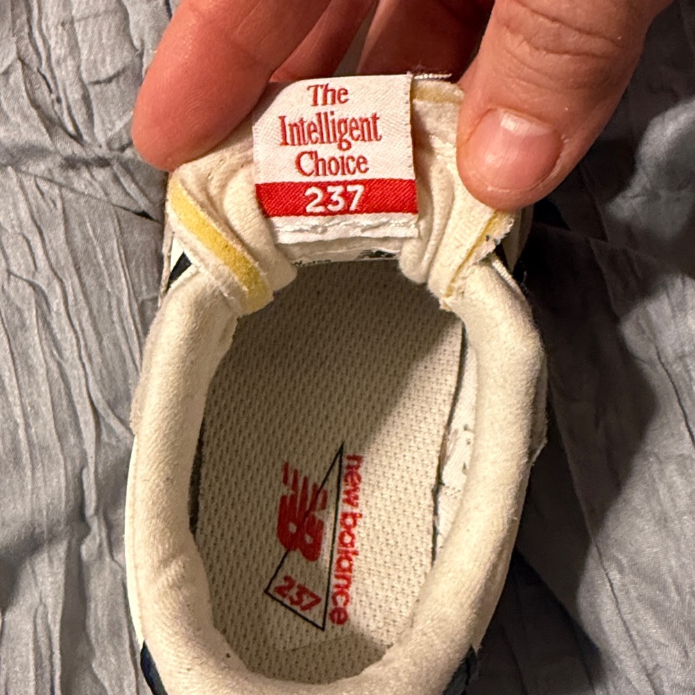 New Balance 237 sneakers. - Picture 4 of 5